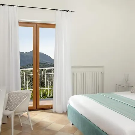 - Amiela * SantʼAgata sui Due Golfi