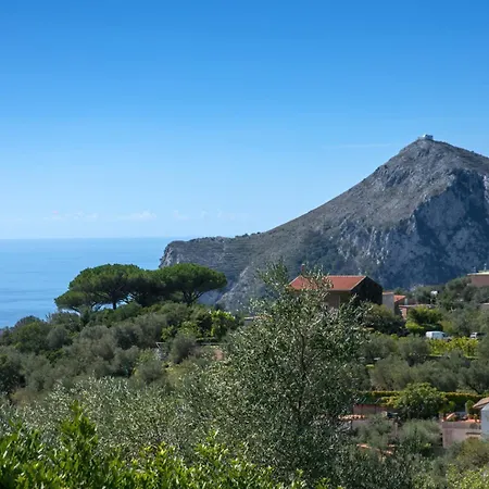 - Amiela Villa SantʼAgata sui Due Golfi