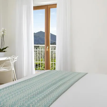 Villa - Amiela SantʼAgata sui Due Golfi
